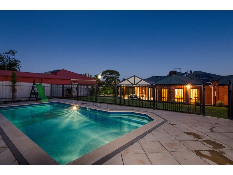 40 Antonia Cct, Hallett Cove SA 5158