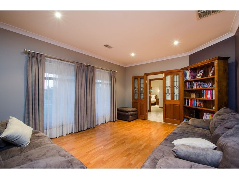 40 Antonia Cct, Hallett Cove SA 5158