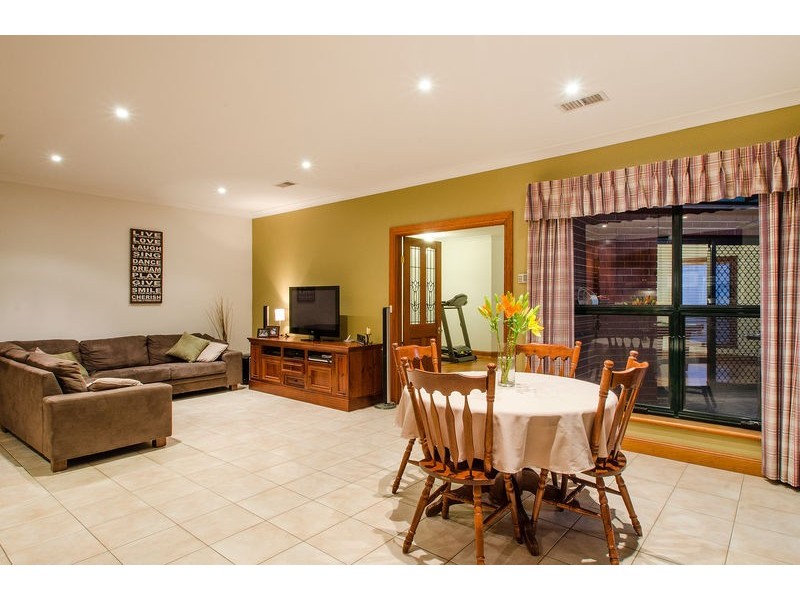 40 Antonia Cct, Hallett Cove SA 5158