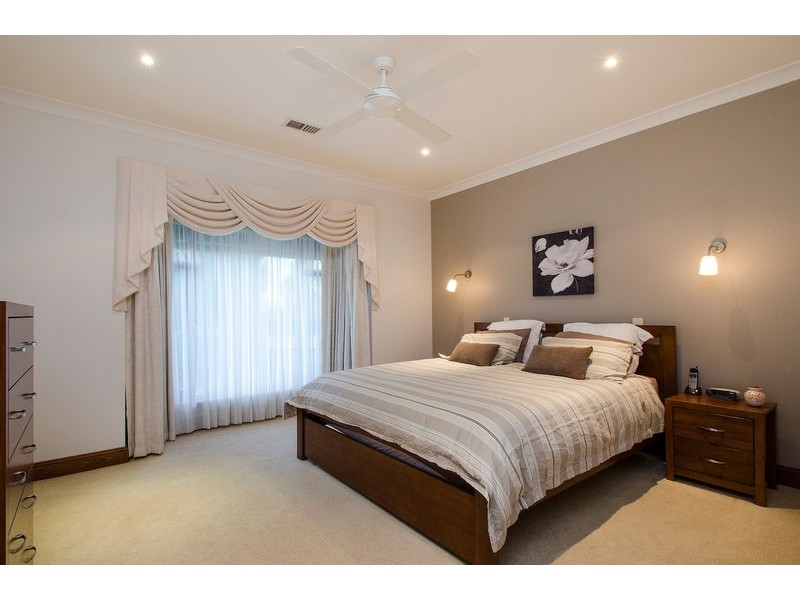 40 Antonia Cct, Hallett Cove SA 5158