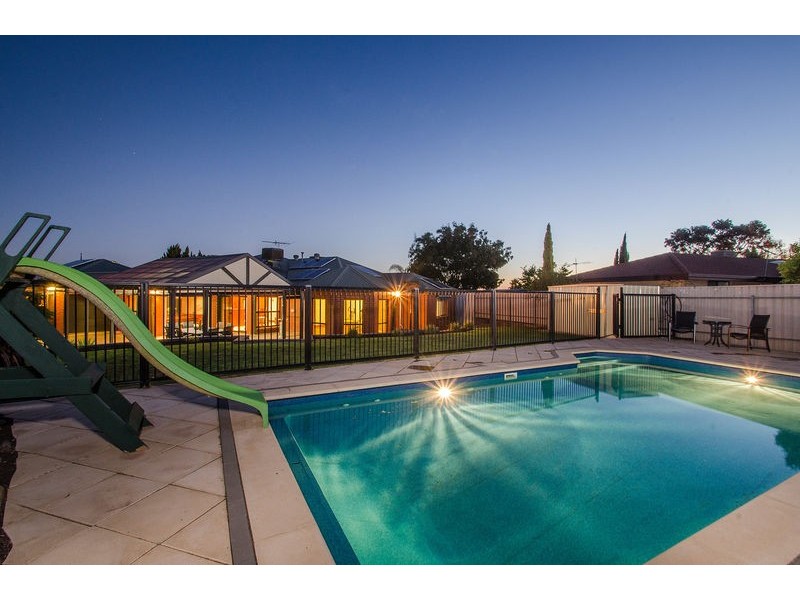 40 Antonia Cct, Hallett Cove SA 5158