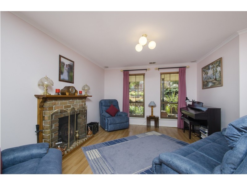 6 Highfield Drive, Aberfoyle Park SA 5159