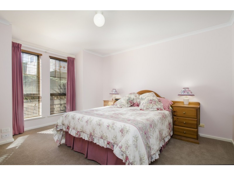 6 Highfield Drive, Aberfoyle Park SA 5159