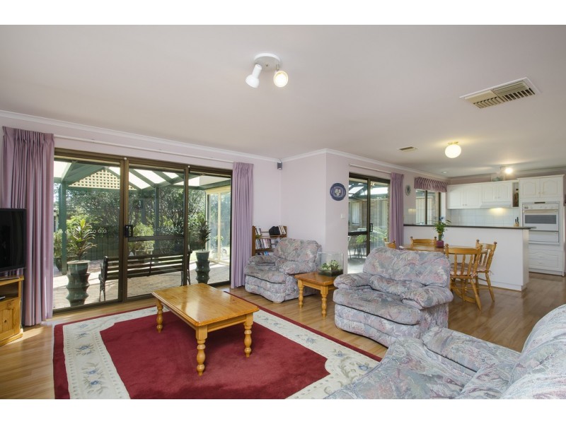 6 Highfield Drive, Aberfoyle Park SA 5159