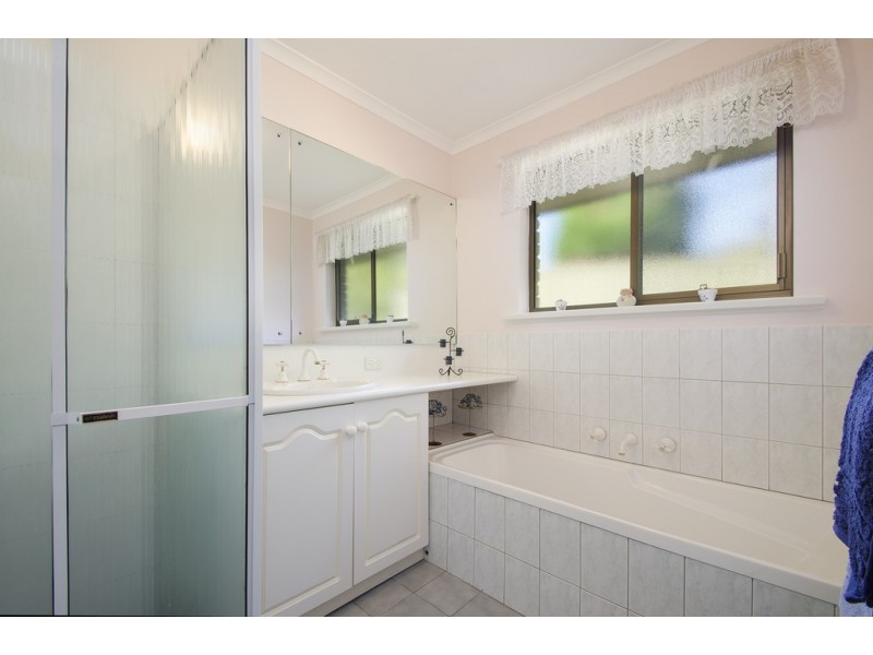 6 Highfield Drive, Aberfoyle Park SA 5159