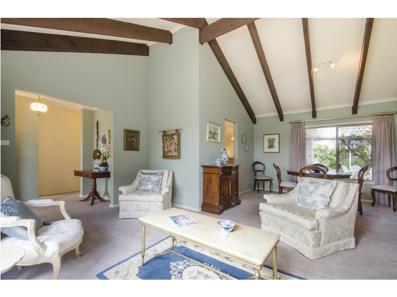 7 St Martins Ct, Woodcroft SA 5162