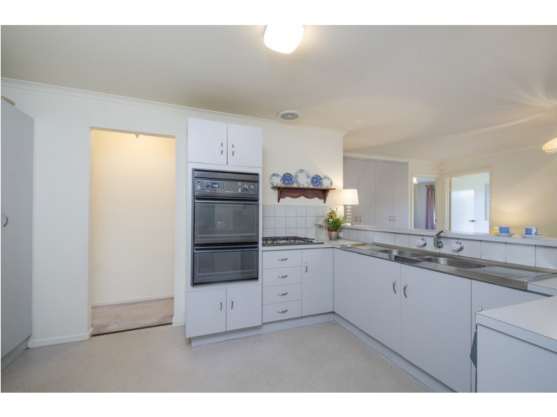 7 St Martins Ct, Woodcroft SA 5162