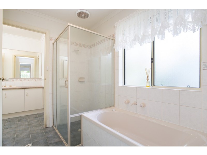 16 Nicholas Walk, Aberfoyle Park SA 5159