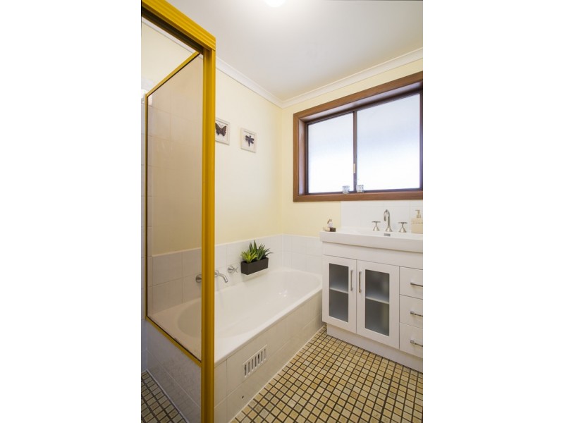 16 Dew Street, Aberfoyle Park SA 5159