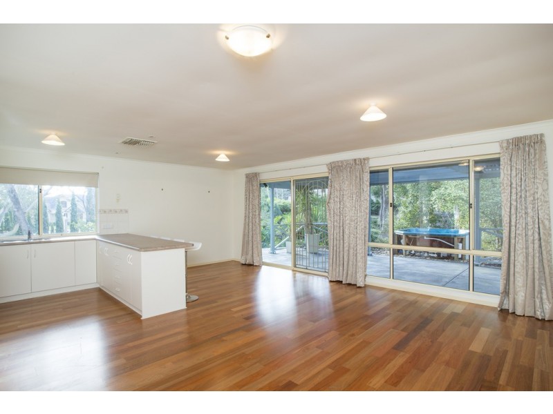 16 Nicholas Walk, Aberfoyle Park SA 5159