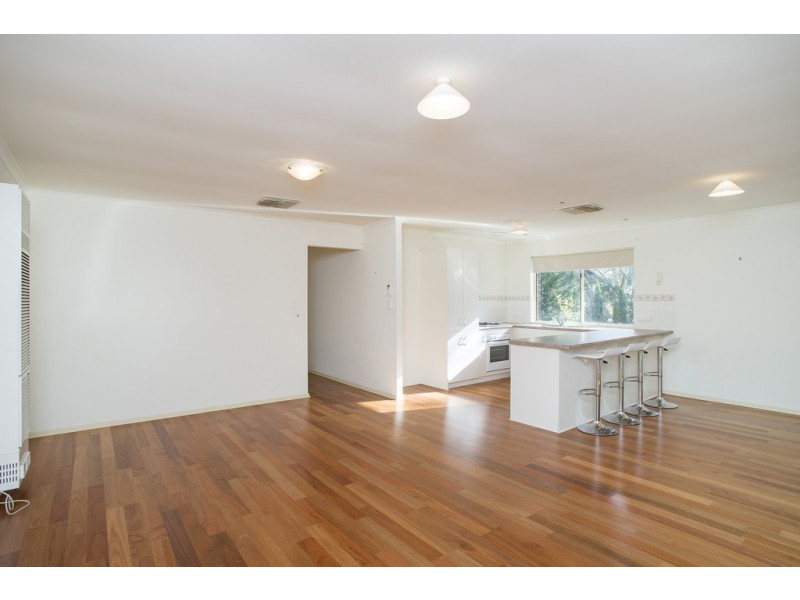 16 Nicholas Walk, Aberfoyle Park SA 5159