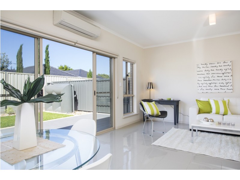 8 Edwards Ave, Park Holme SA 5043