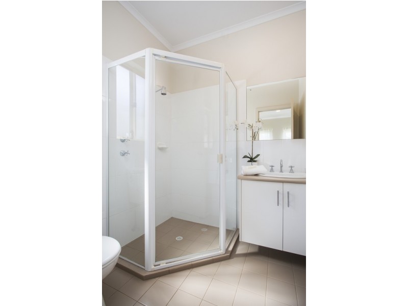 8 Edwards Ave, Park Holme SA 5043