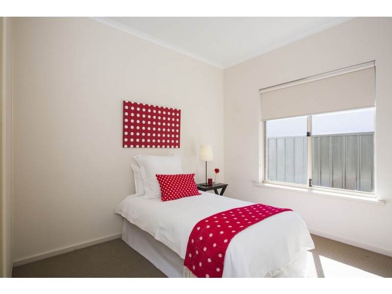 8 Edwards Ave, Park Holme SA 5043