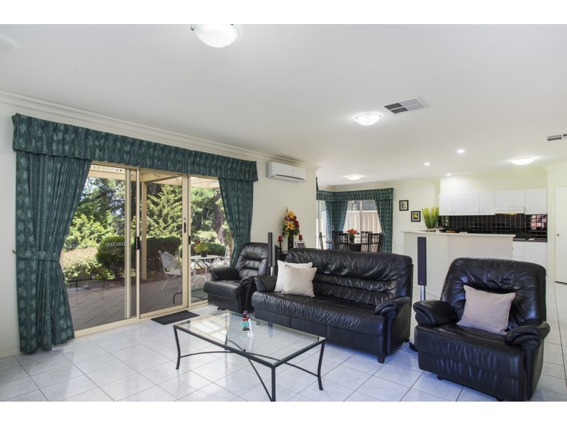 5 Oakley Road, Aberfoyle Park SA 5159