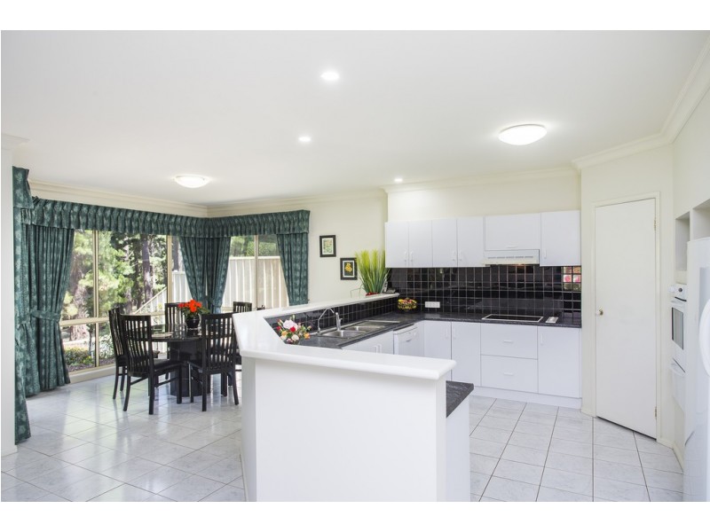 5 Oakley Road, Aberfoyle Park SA 5159