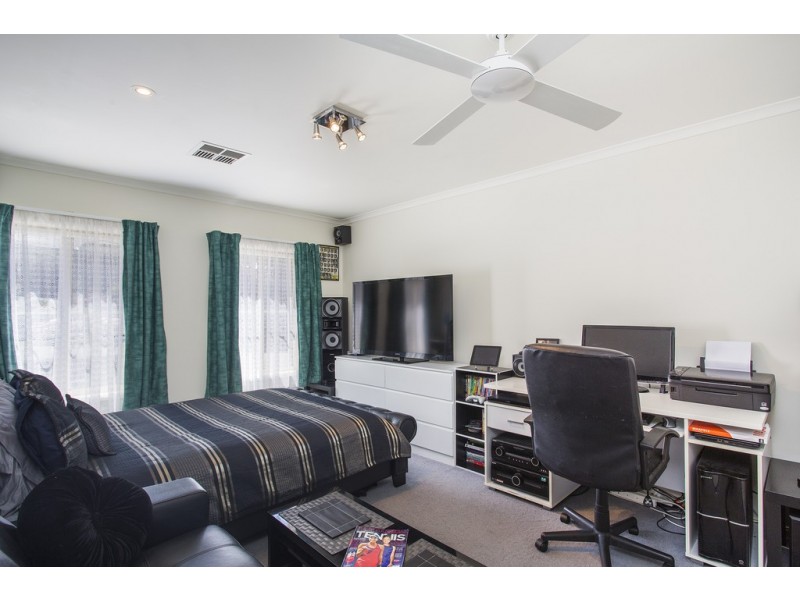 5 Oakley Road, Aberfoyle Park SA 5159