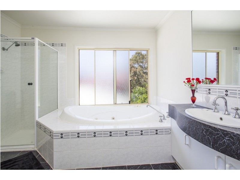 5 Oakley Road, Aberfoyle Park SA 5159
