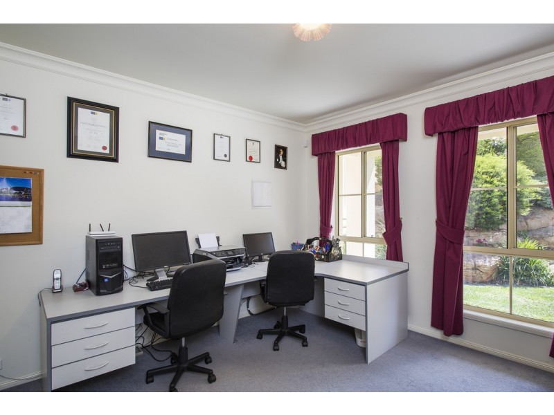 5 Oakley Road, Aberfoyle Park SA 5159