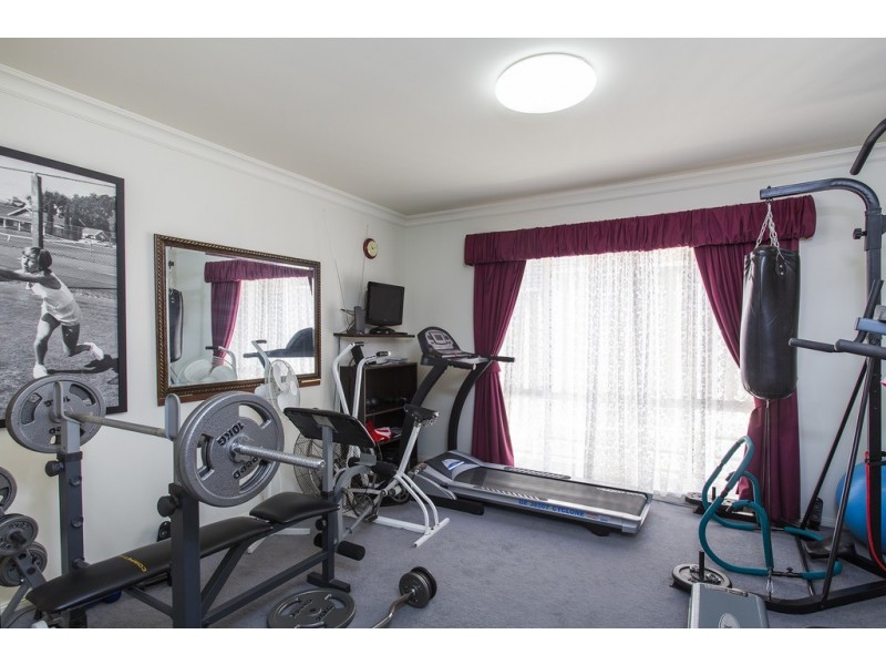 5 Oakley Road, Aberfoyle Park SA 5159