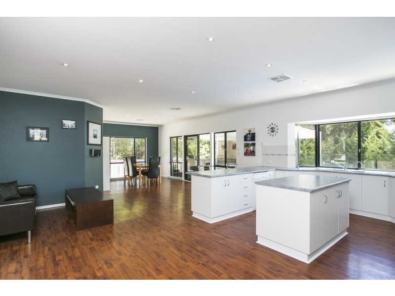 2 Sovereign Drive, Woodcroft SA 5162