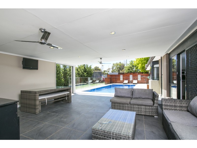 2 Sovereign Drive, Woodcroft SA 5162