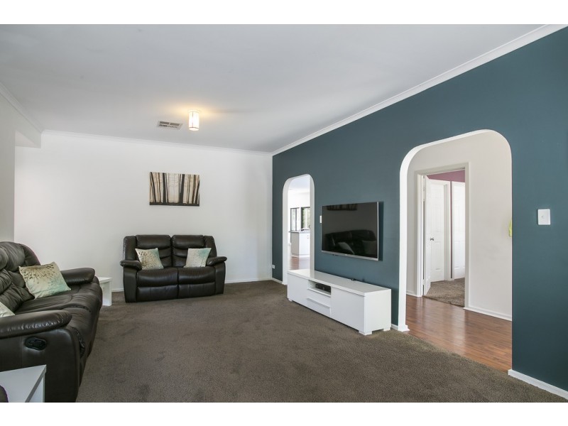 2 Sovereign Drive, Woodcroft SA 5162