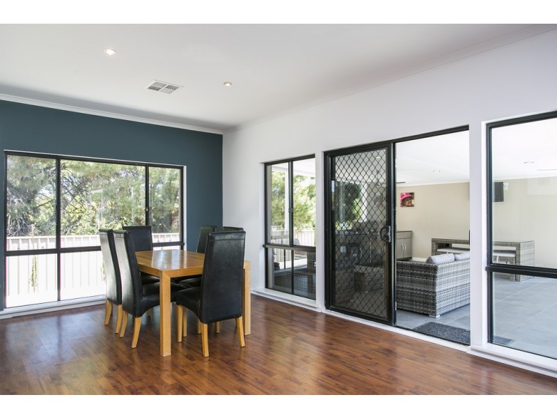 2 Sovereign Drive, Woodcroft SA 5162