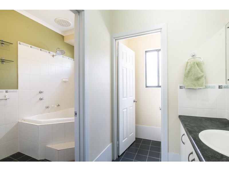 2 Sovereign Drive, Woodcroft SA 5162