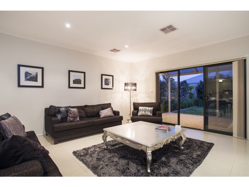 .44 Tarranna Avenue, Park Holme SA 5043