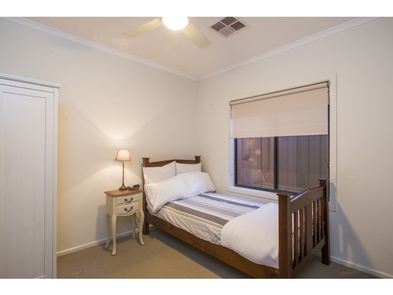 .44 Tarranna Avenue, Park Holme SA 5043