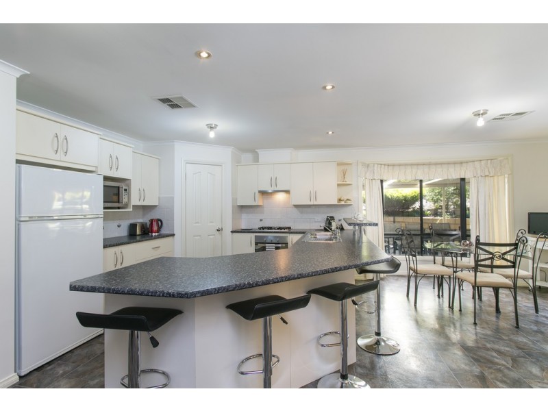 16 Walters Crescent, Aberfoyle Park SA 5159