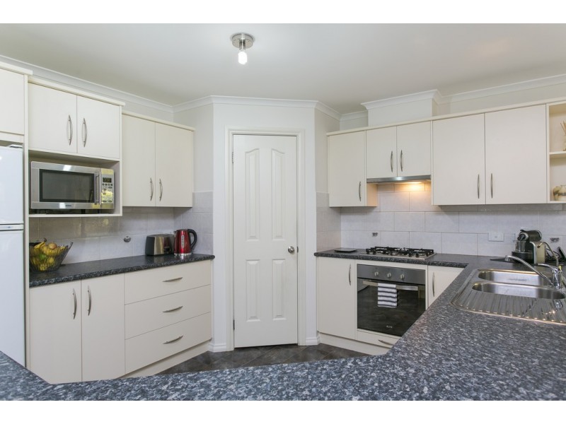 16 Walters Crescent, Aberfoyle Park SA 5159