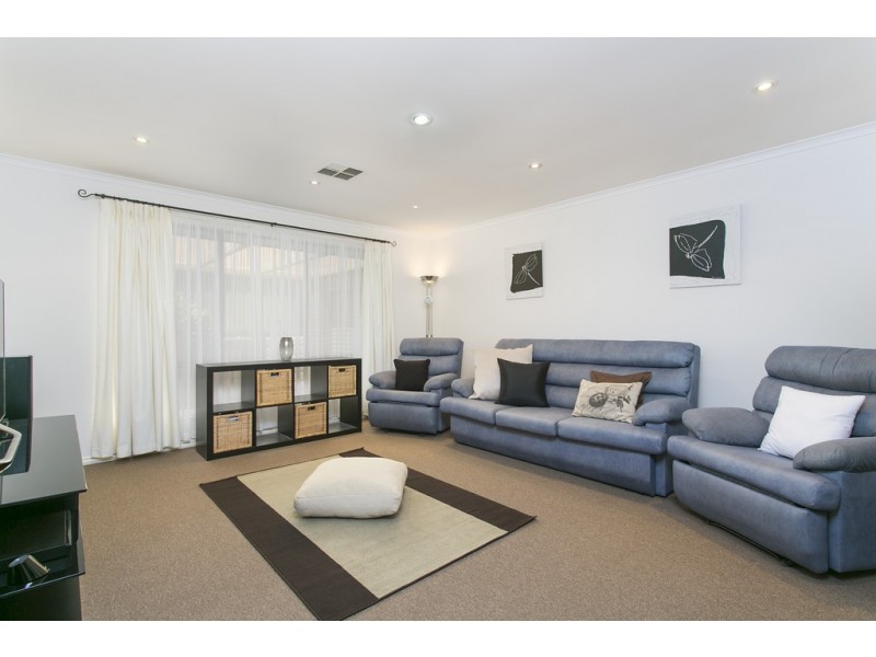 16 Walters Crescent, Aberfoyle Park SA 5159