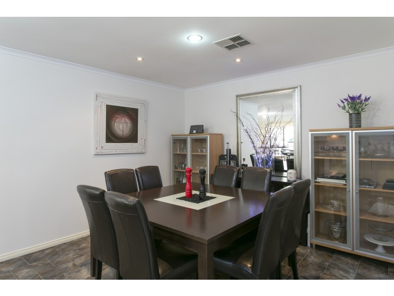 16 Walters Crescent, Aberfoyle Park SA 5159