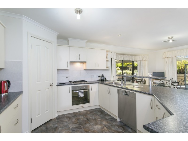 16 Walters Crescent, Aberfoyle Park SA 5159