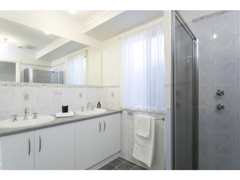 16 Walters Crescent, Aberfoyle Park SA 5159