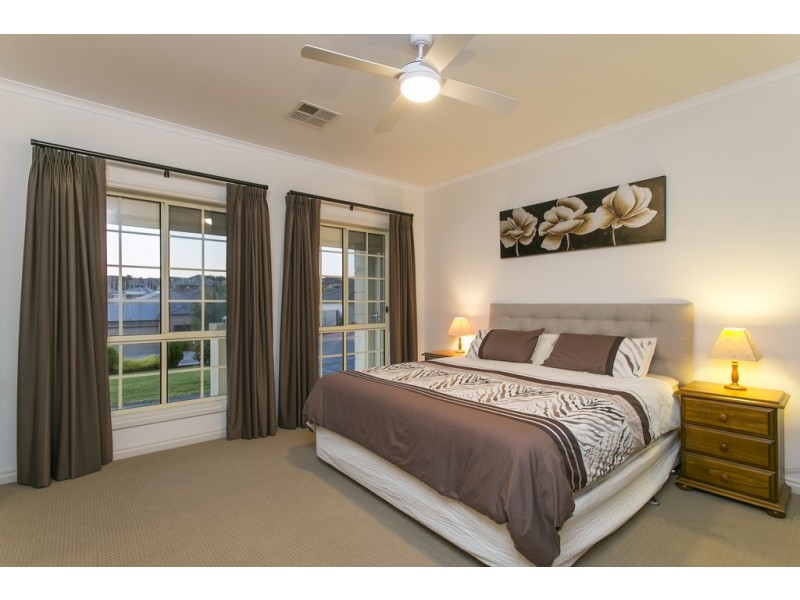15 St Vincent Circuit, Sheidow Park SA 5158
