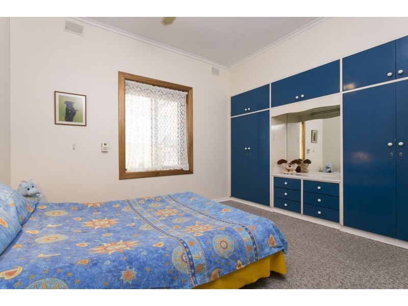 .9 Cowra Crescent, Park Holme SA 5043
