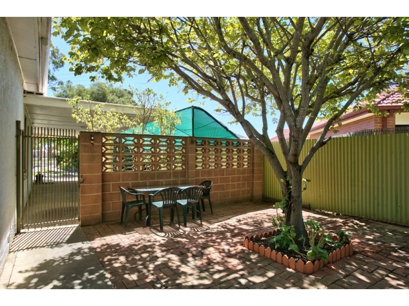 .9 Cowra Crescent, Park Holme SA 5043