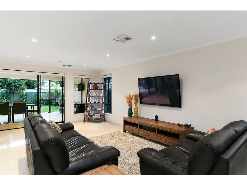 2 Davidson Avenue, Park Holme SA 5043