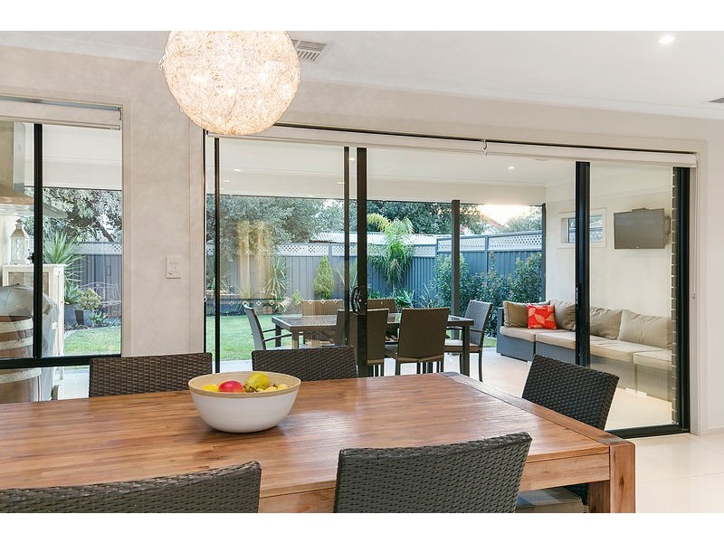 2 Davidson Avenue, Park Holme SA 5043