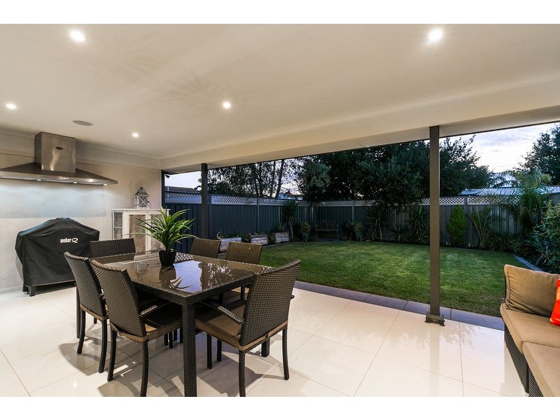 2 Davidson Avenue, Park Holme SA 5043