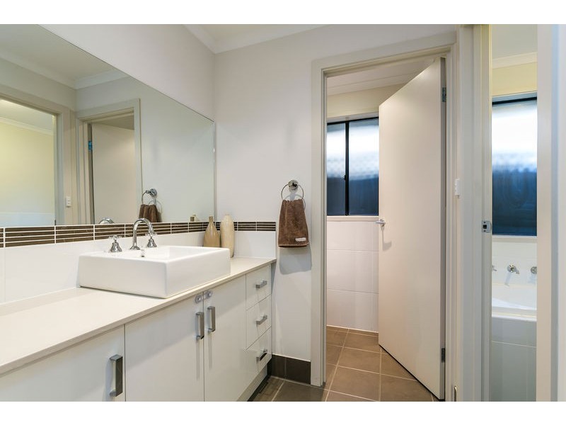 2 Davidson Avenue, Park Holme SA 5043