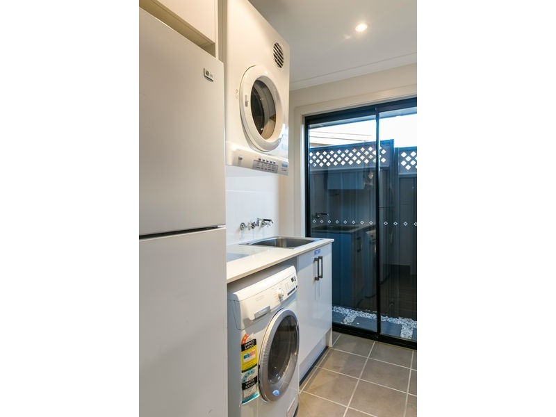 2 Davidson Avenue, Park Holme SA 5043