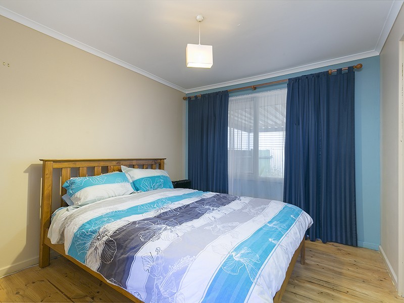 21 Amberleigh Cl, Christie Downs SA 5164