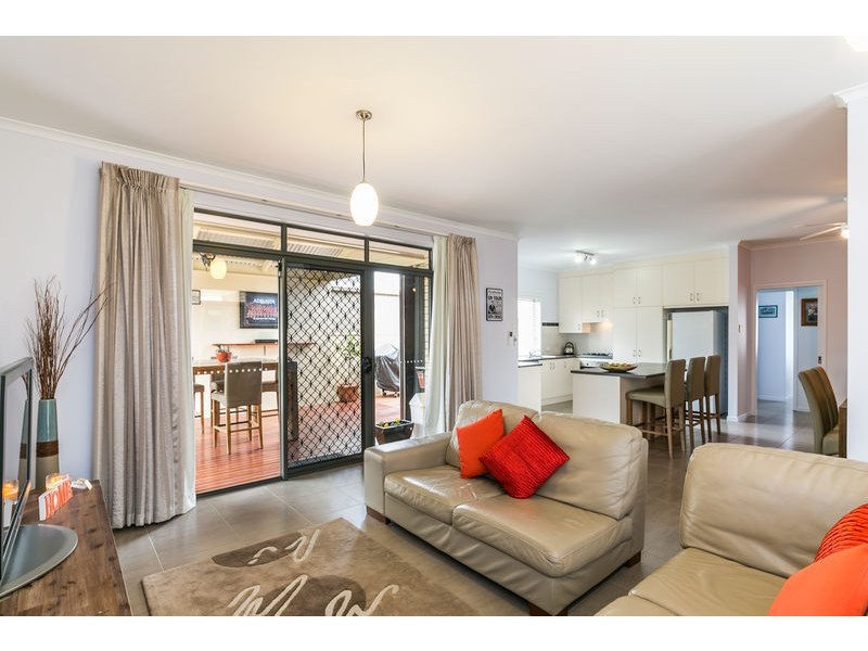 15a Nilpena Avenue, Park Holme SA 5043