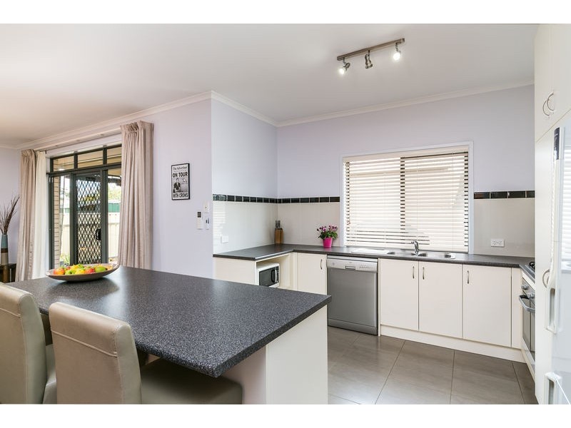 15a Nilpena Avenue, Park Holme SA 5043