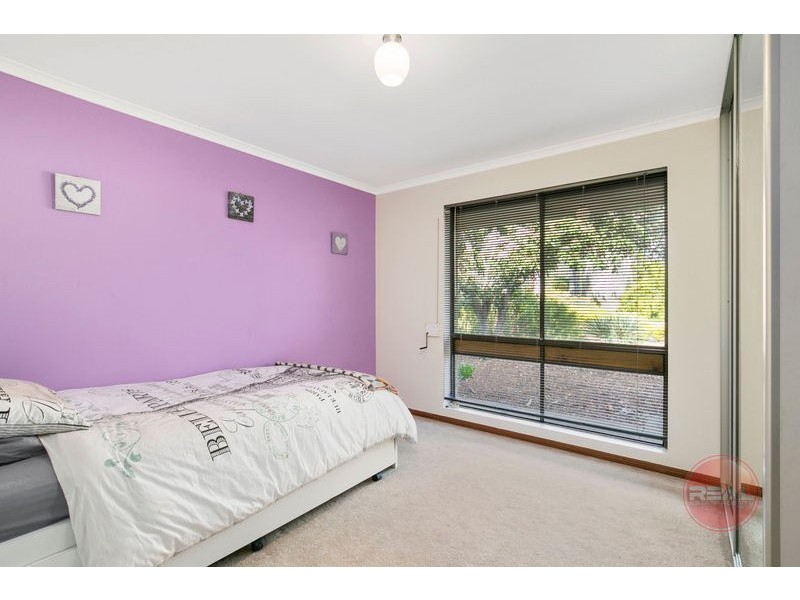 9 Devon Crescent, Happy Valley SA 5159