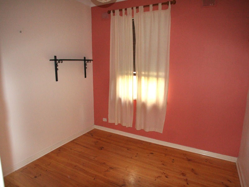 36 Wallala Avenue, Park Holme SA 5043